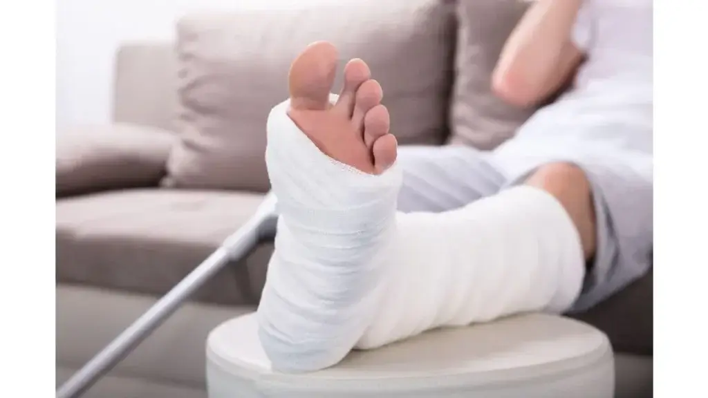 چرا پا بعد از گچ گرفتن درد میگیره